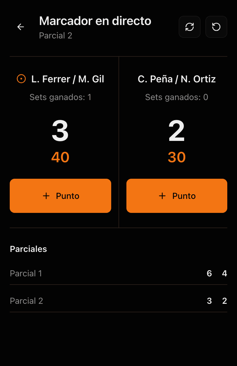 Consola de marcador en directo de un partido de pádel en Matchify